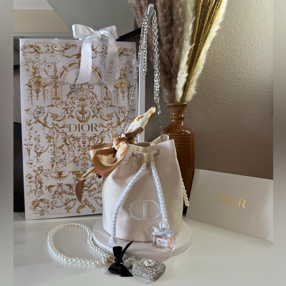 💛GWP💛Dior Cream Bucket Bag with White Detailing‼️BUNDLE DEAL‼️🚨